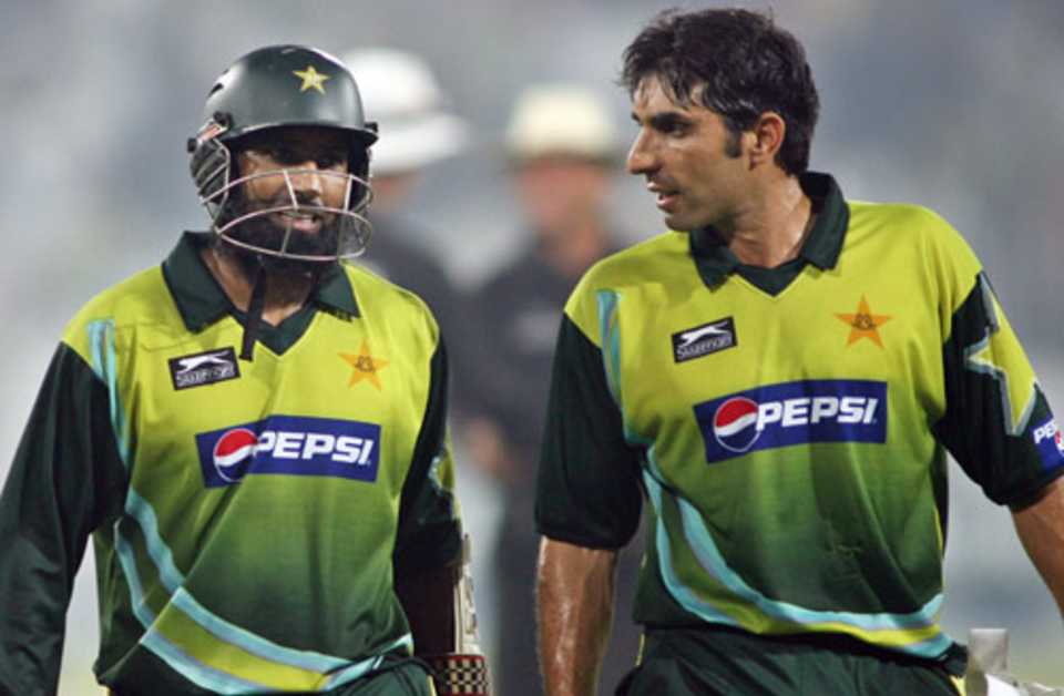 Misbah-ul-Haq and Mohammad Yousuf saw Pakistan through to a 2-1 series lead, Pakistan v South Africa, 3rd ODI, Faisalabad, October 23, 2007