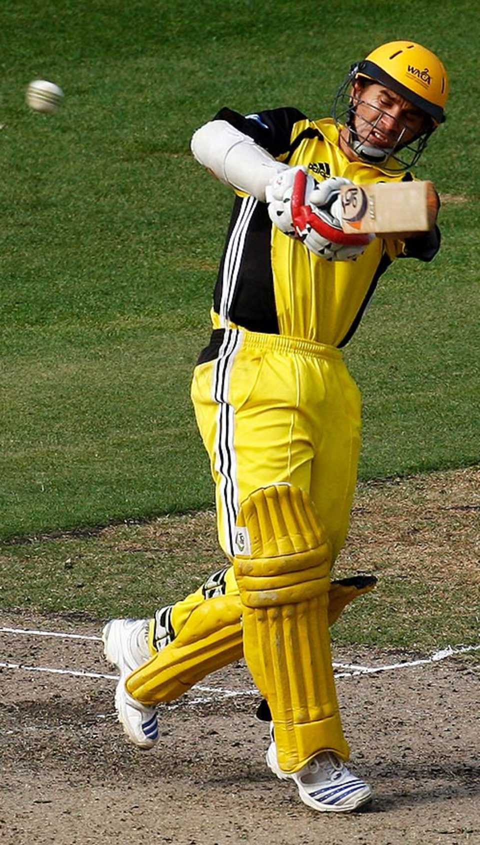 Justin Langer pulls over the top on his way to a century, Victoria v Western Australia, FR Cup, Melbourne, October 31, 2007