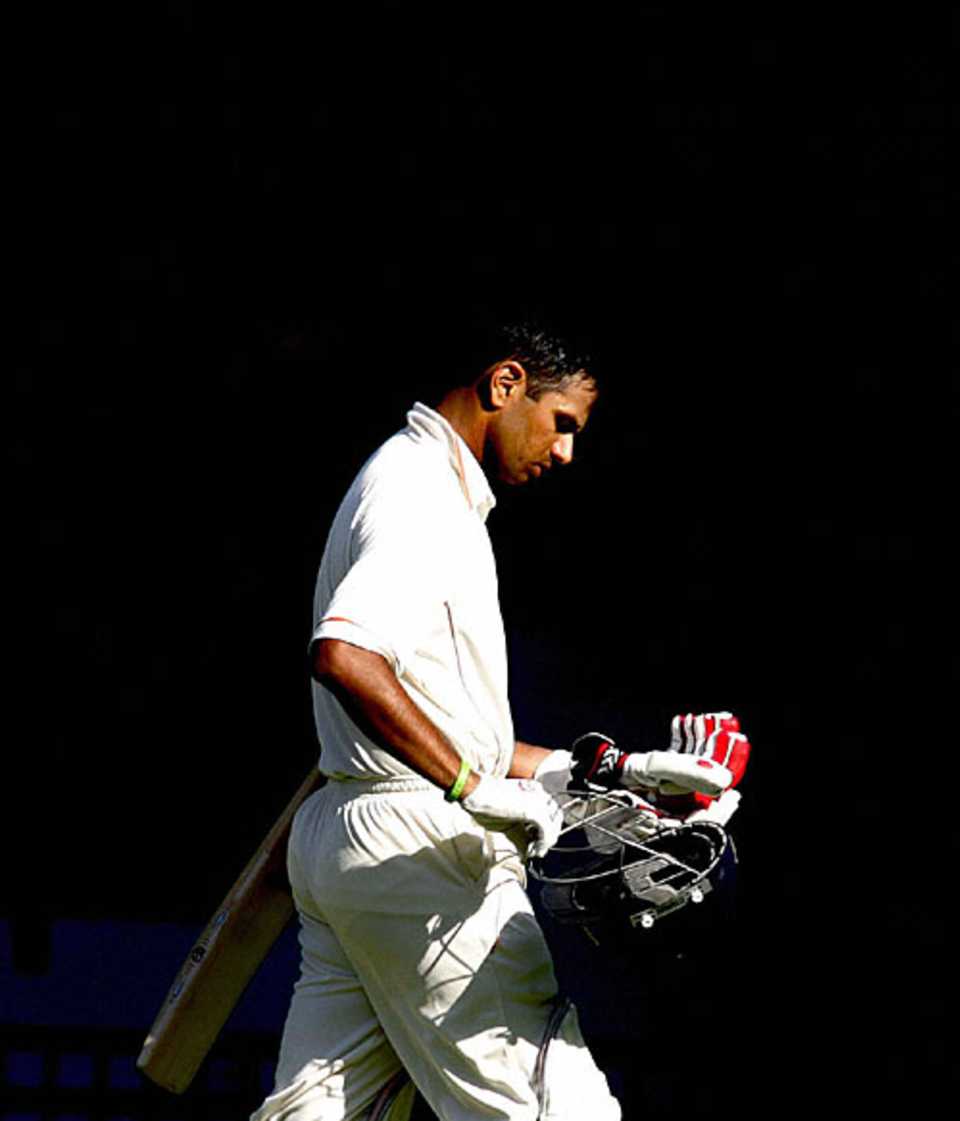Rahul Dravid walks back after his century, Karnataka v Himachal Pradesh, Ranji Trophy Super League, Group A, 2nd round, 1st day, Bangalore, November 15, 2007