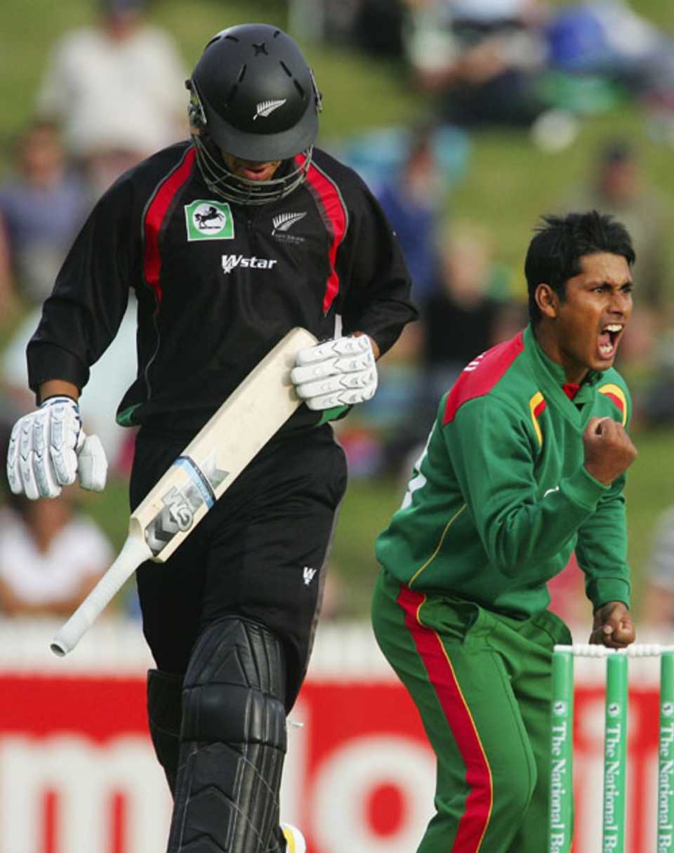Mohammad Ashraful is fired up after removing Ross Taylor, New Zealand XI v Bangladesh XI, Twenty20 charity match, Hamilton, December 23, 2007 
