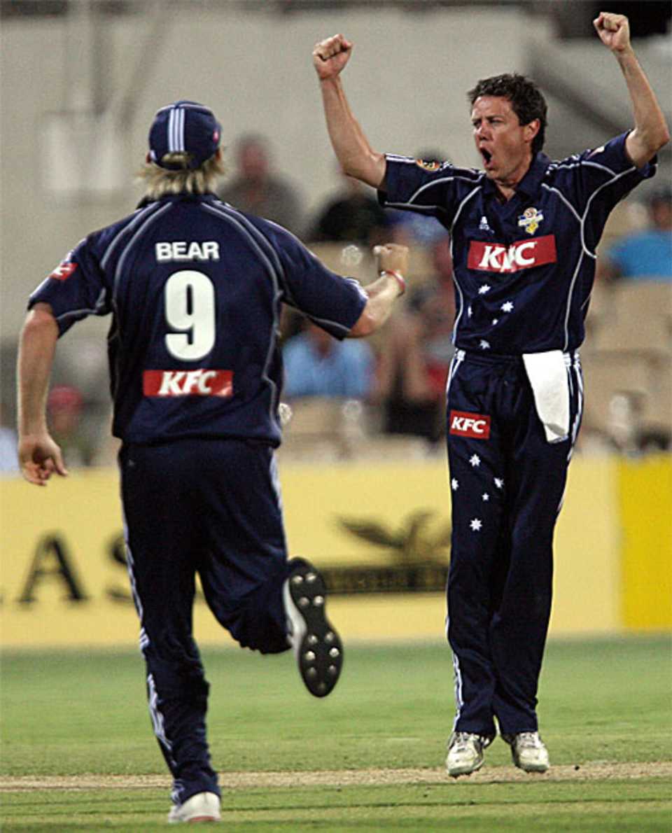 Bryce McGain celebrates a handy spell which helped Victoria to the final, South Australia v Victoria, KFC Twenty20, Adelaide, January 10, 2008