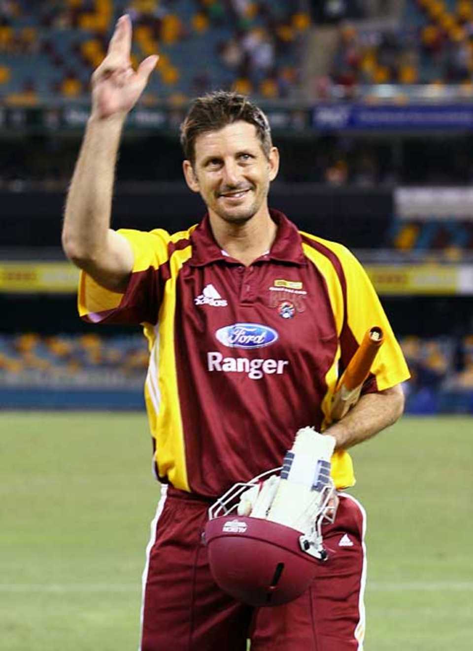 Michael Kasprowicz waves goodbye after his final innings