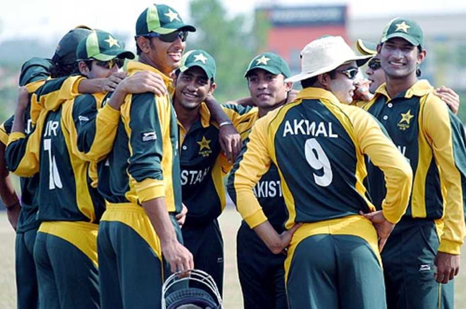 The Pakistan team huddle up at the fall of a wicket