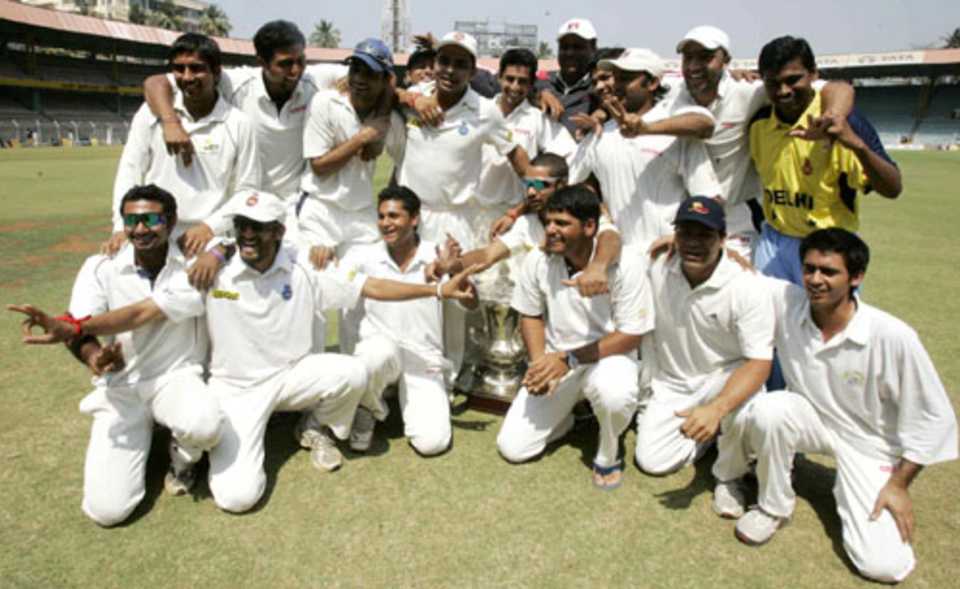 The North Zone players with the trophy, North Zone v West Zone, Duleep Trophy final, 4th day, Mumbai, February 22, 2008