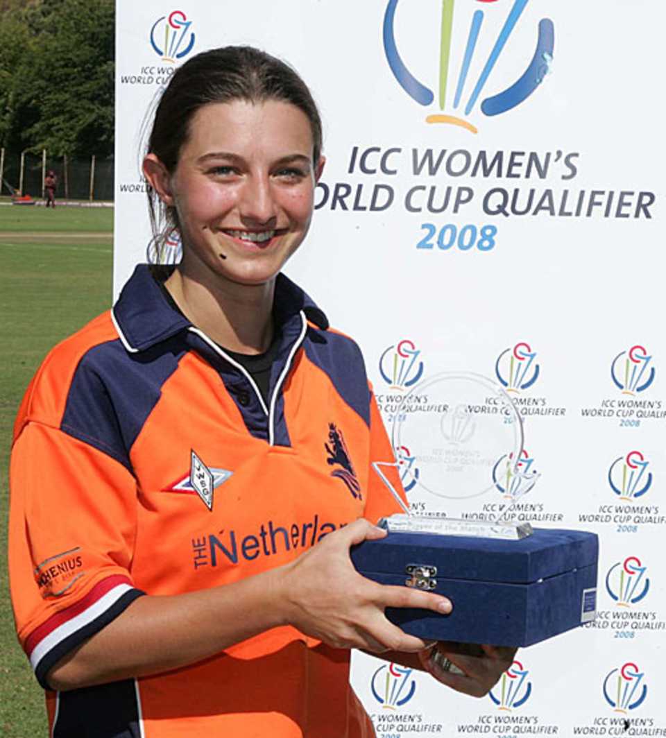 Lotte Egging with her Player of the Match award, Pakistan v Netherlands, ICC Women's World Cup Qualifiers semi-final, Stellenbosch, February 22, 2008