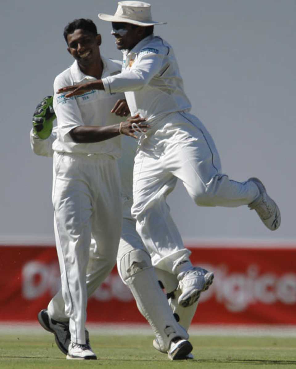 Mahela Jayawardene and Thilan Thushara celebrate a wicket