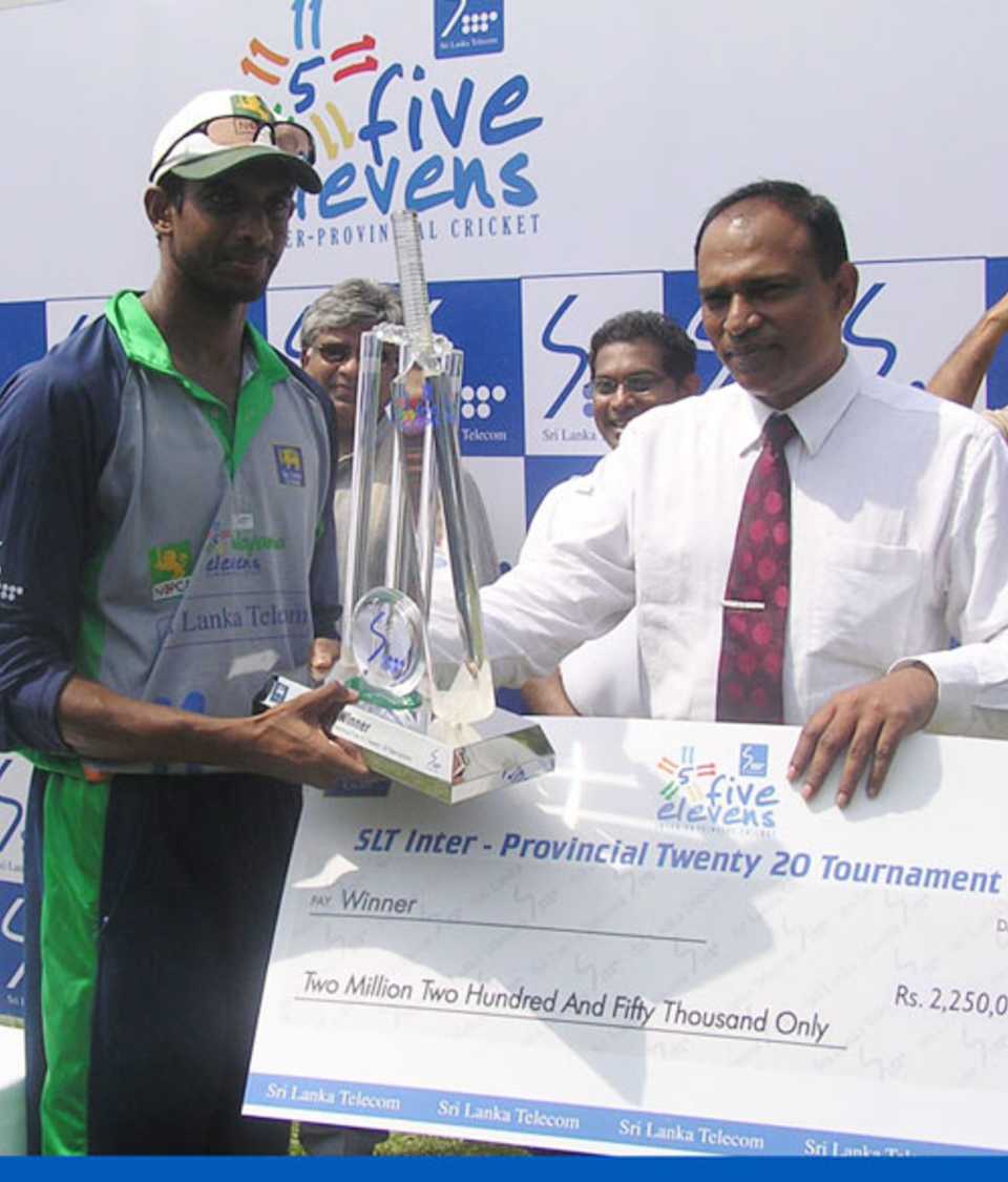 Jehan Mubarak with the trophy after Wayamba's victory