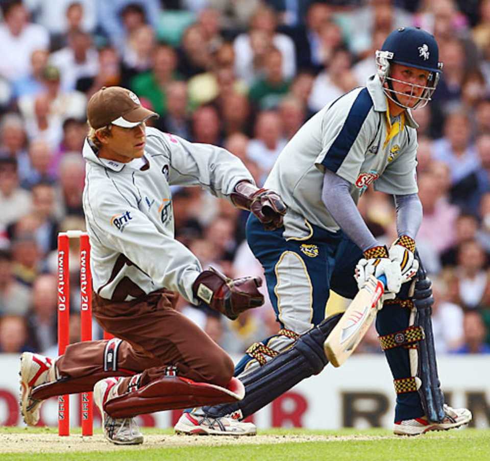 Robert Key reverse sweeps on his way to 42, Surrey v Kent, Twenty20, The Oval, June 13, 2008