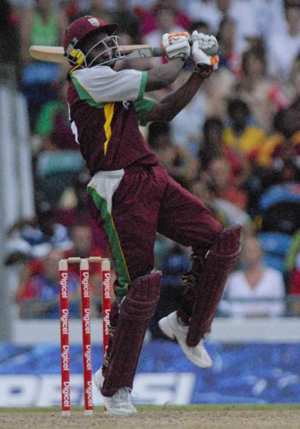 Dwayne Bravo pulls the matchwinning six, West Indies v Australia, Twenty20, Barbados, June 20, 2008