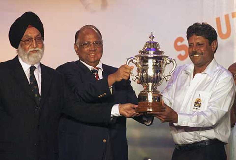Sharad Pawar, India's Sports Minister Manohar Singh Gill and Kapil Dev pose with the trophy