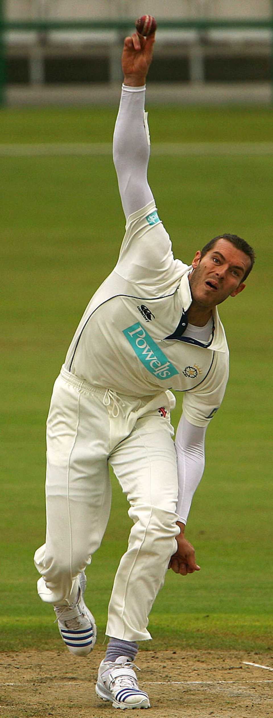 Chris Tremlett in his delivery stride for Hampshire, Lancashire v Hampshire, County Championship, Old Trafford, July 22, 2008