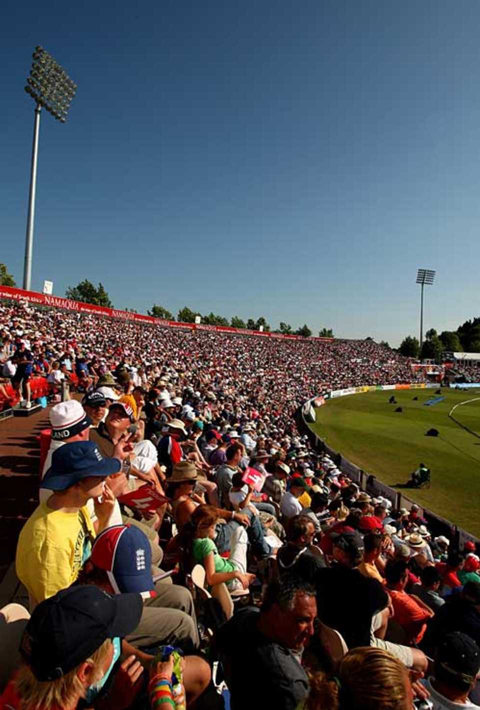 A packed Rose Bowl enjoys Twenty20 Finals Day, Durham v Middlesex, 2nd Twenty20 semi-final, The Rose Bowl, July 26, 2008