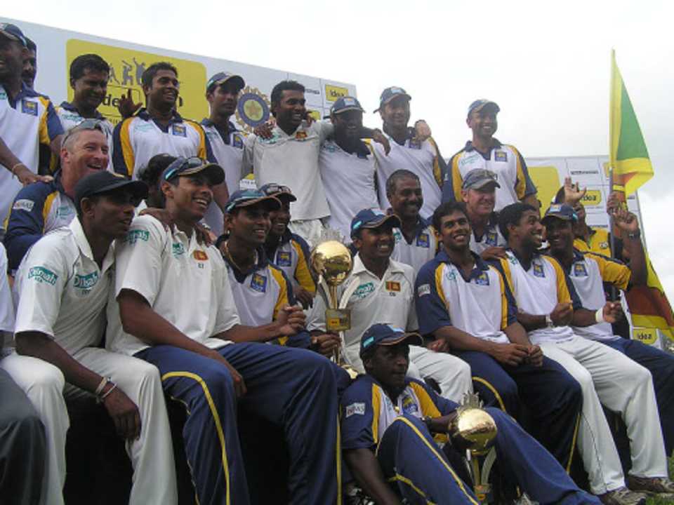 The victorious Sri Lanka squad pose with the series trophy, Sri Lanka v India, 3rd Test, PSS, Colombo, 4th day, August 11, 2008