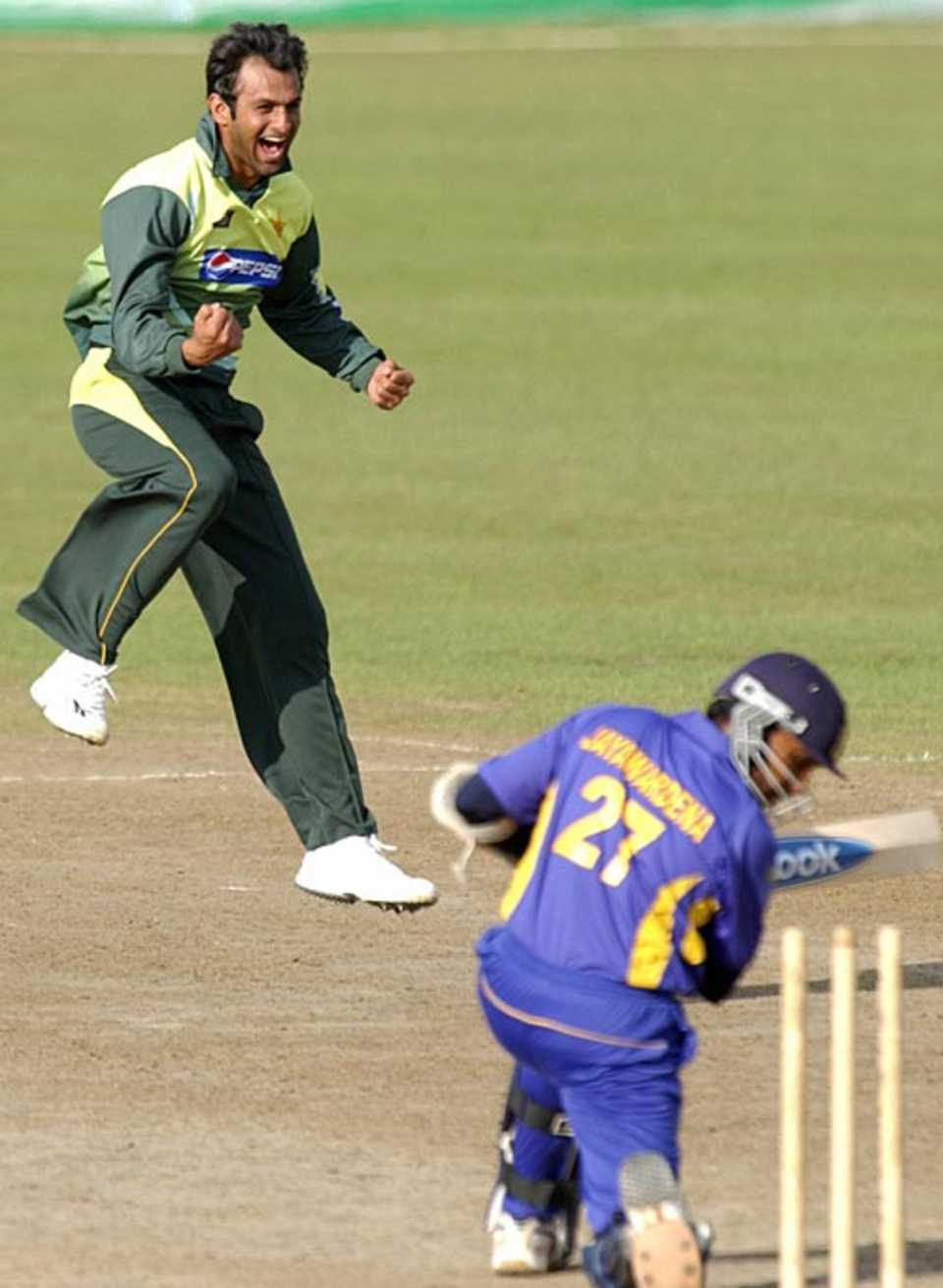 Shoaib Malik is pumped up after dismissing Mahela Jayawardene, Pakistan v Sri Lanka, T20 Canada final, King City, October 13, 2008 