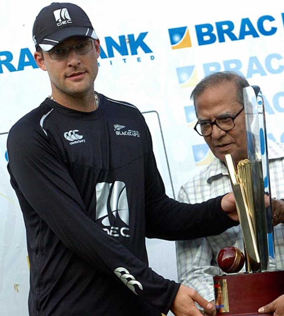 Daniel Vettori poses with the trophy after New Zealand won the Test series 1-0