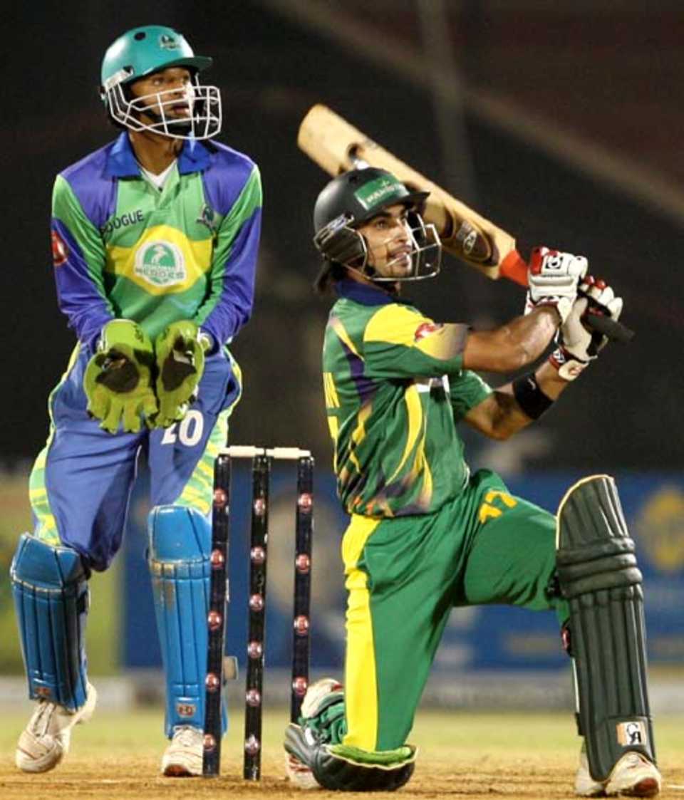 Imran Nazir clears the boundary with ease, Hyderabad Heroes v Lahore Badshahs, 3rd final, ICL, Ahmedabad, November 16, 2008