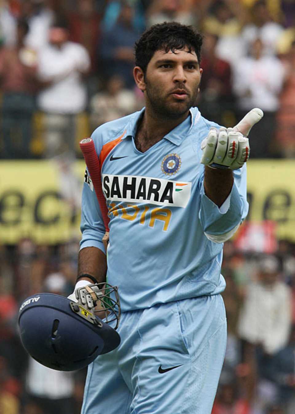 Yuvraj Singh blows a kiss to the pavilion, India v England, 2nd ODI, Indore, November 17, 2008