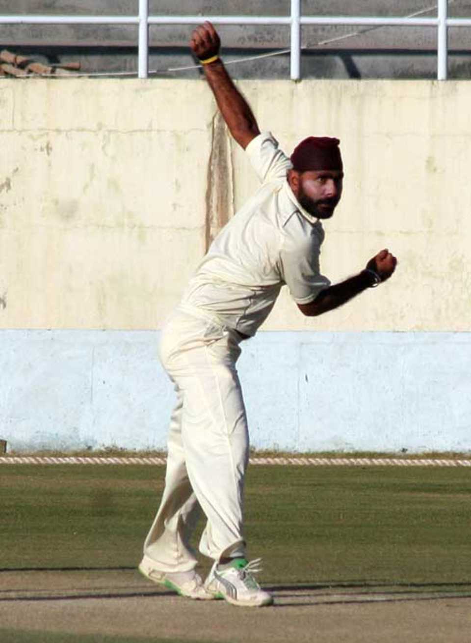 Sarandeep Singh bowls against Jammu & Kashmir