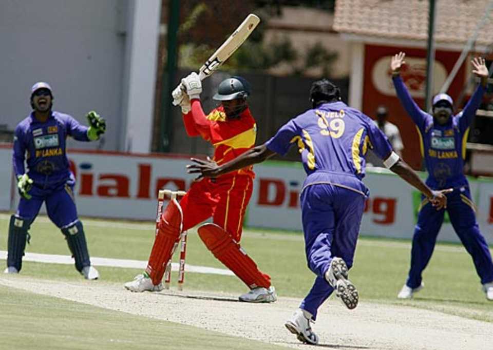 Angelo Mathews in action during the fourth ODI