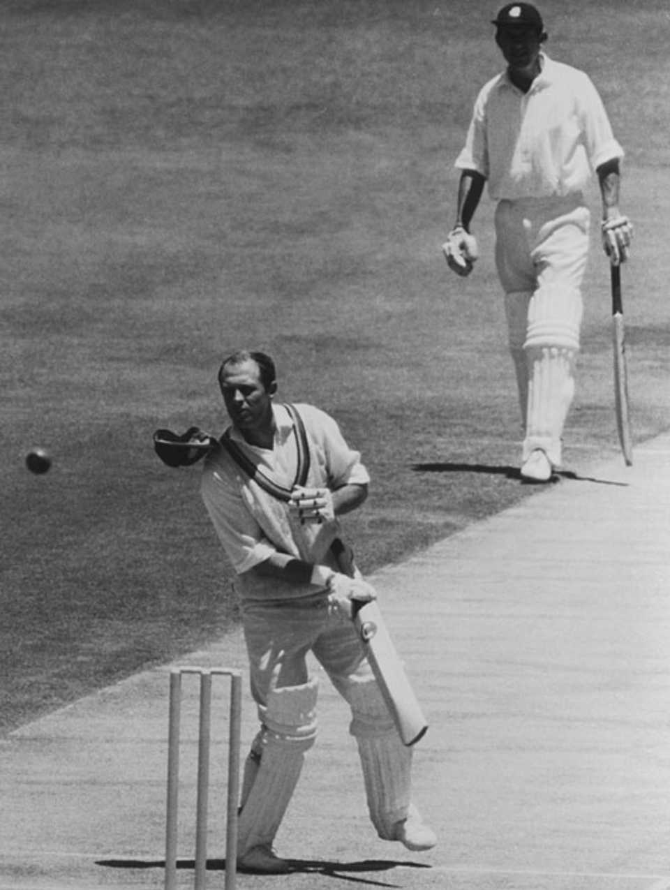 Geoff Boycott loses his hat off a Dennis Lillee bouncer