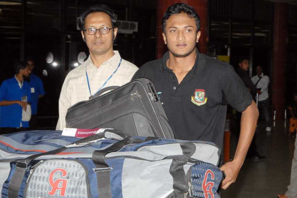 Shakib Al Hasan pushes his bags as Bangladesh arrive home after their tour of South Africa