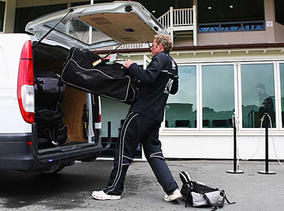 Iain O'Brien loads his kit in the team van, New Zealand v West Indies, 1st Test, Dunedin, 5th day, December 15, 2008