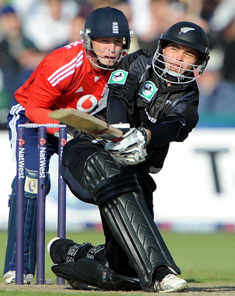 Daniel Flynn plays the sweep shot, England v New Zealand, Twenty20 international, Old Trafford, June 13, 2008