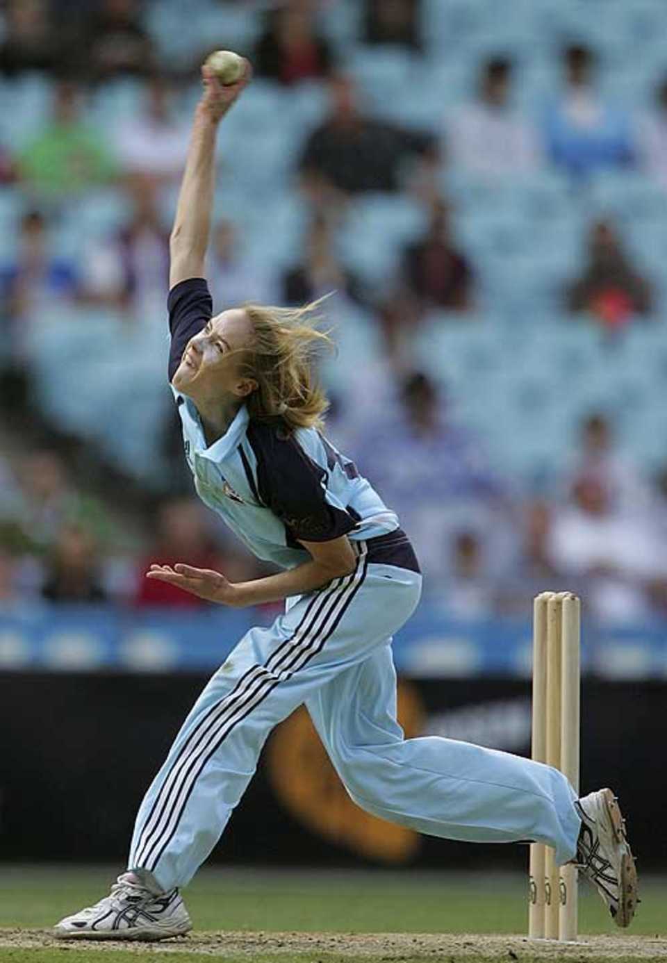 Ellyse Perry bowls against Victoria