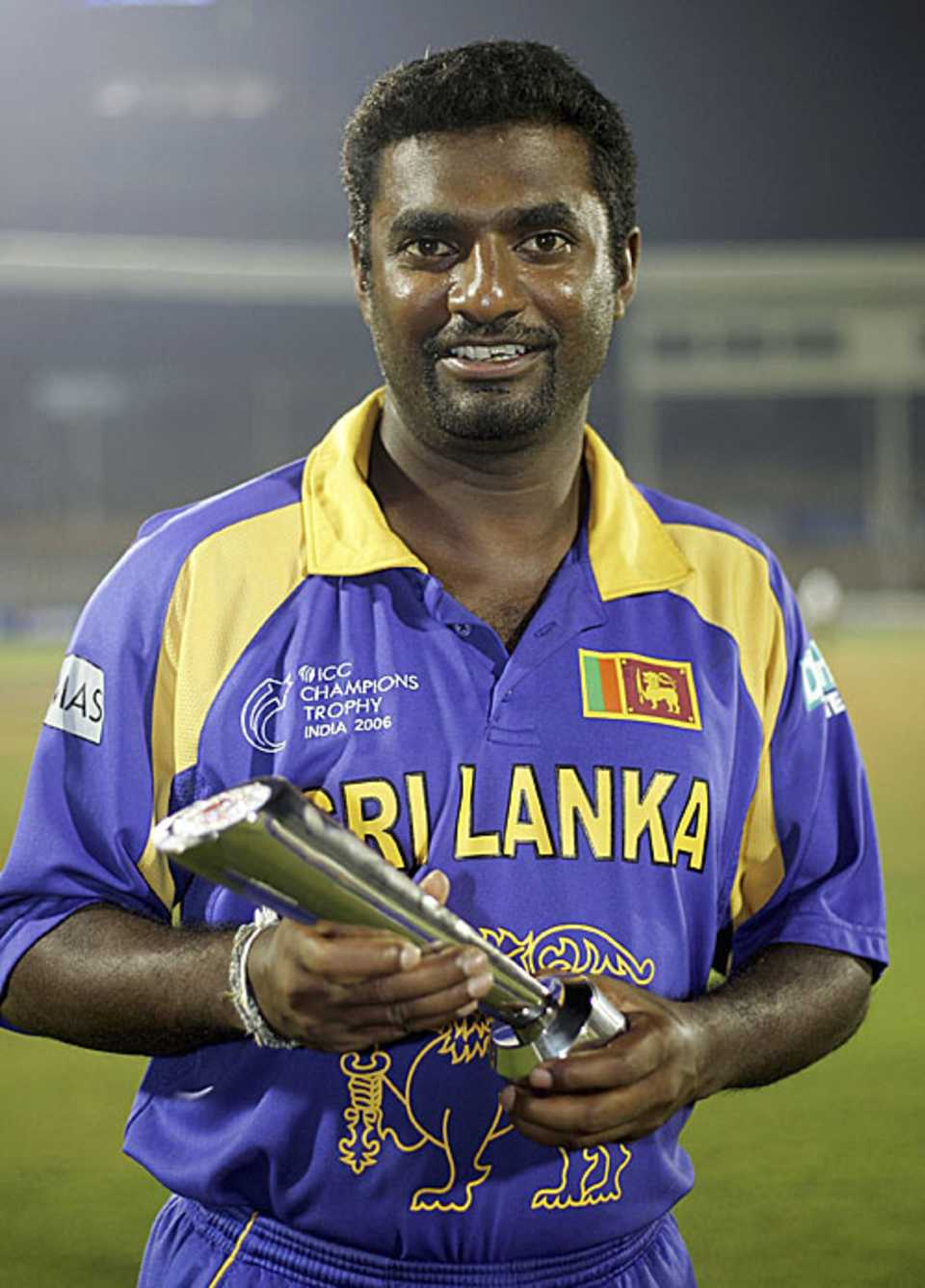 Muttiah Muralitharan with the Man of the Match award, Sri Lanka v New Zealand, 5th match, Champions Trophy, Mumbai, October 20, 2006