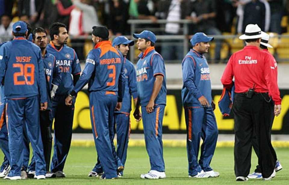 The Indians complain about crowd trouble, New Zealand v India, 2nd Twenty20 international, Wellington, February 27, 2009