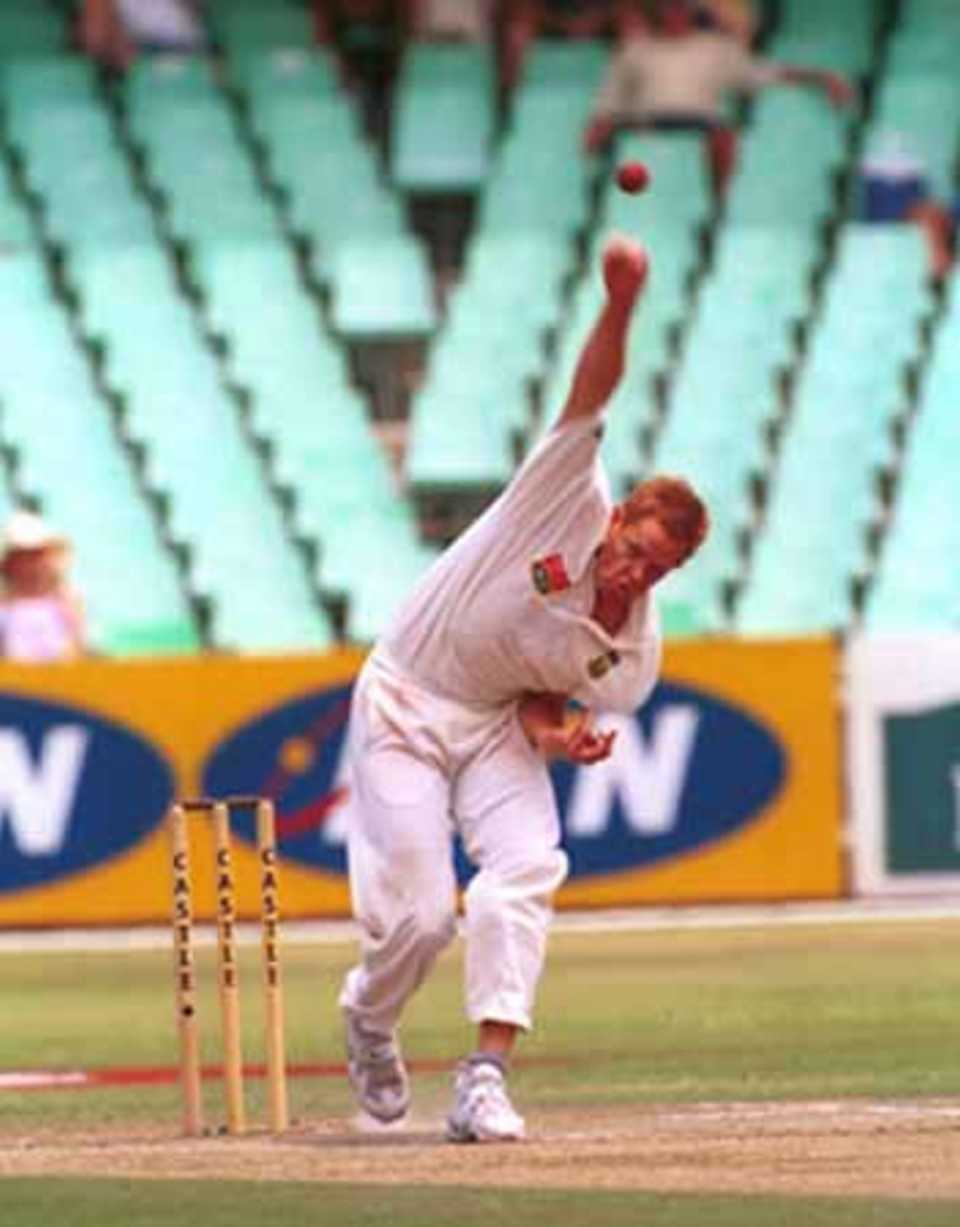 Shaun Pollock , the South African skipper bowling at the Sri Lankans