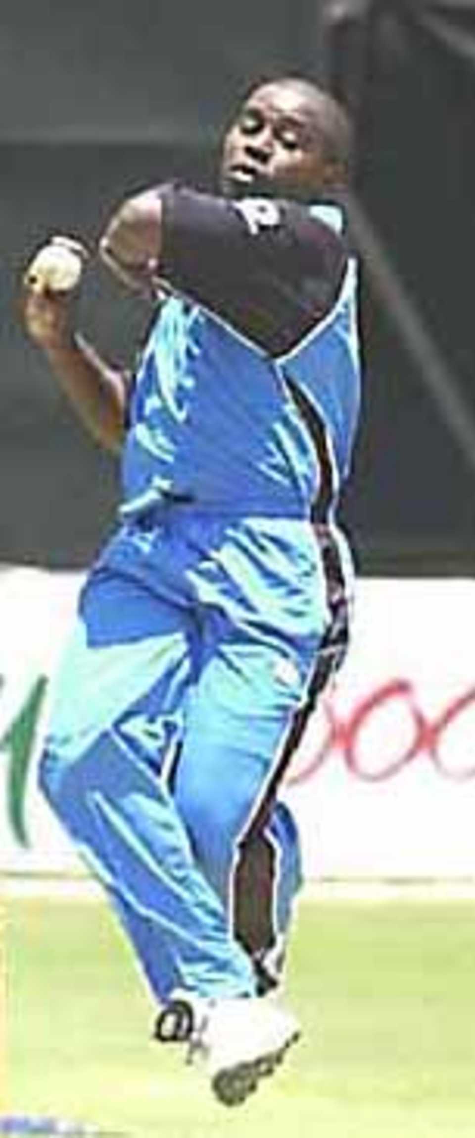 Mark Alleyne bowling at the 2000 ICC Knock out tournament