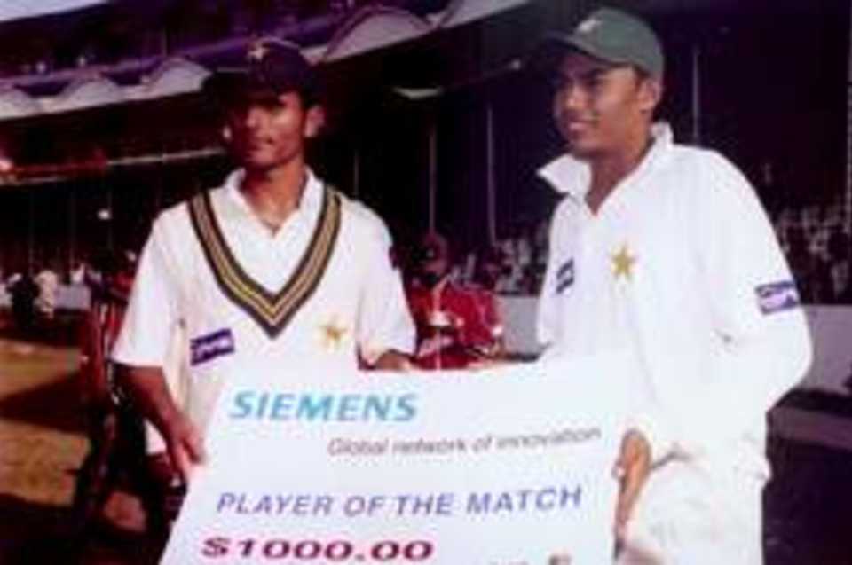 Two to performer of Pakistan, showing the prize of their achievement