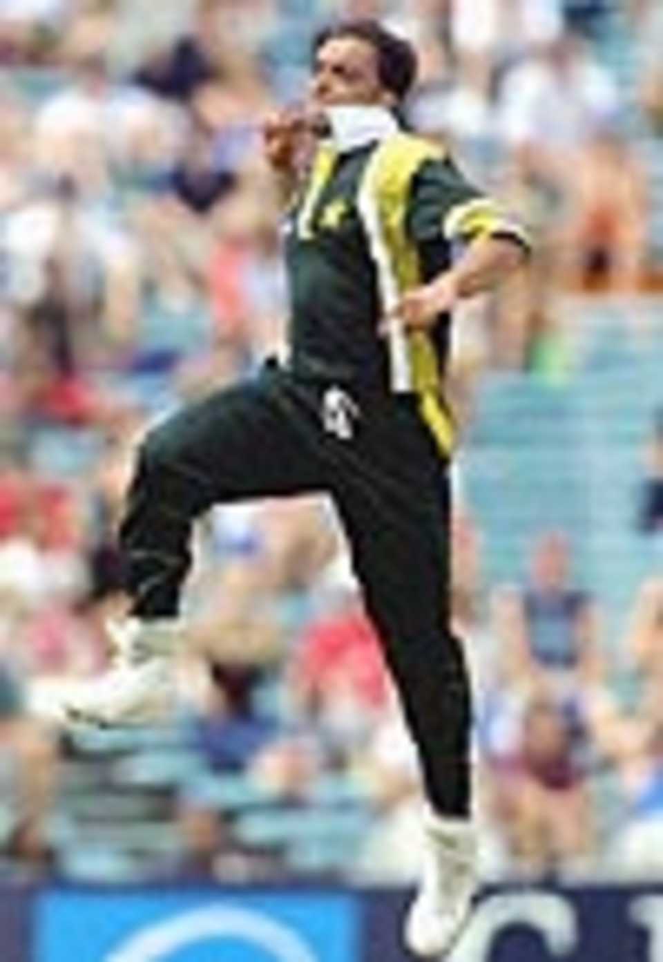 Shoaib Akhtar in action New Zealand v Pakistan 1st ODI February 2001