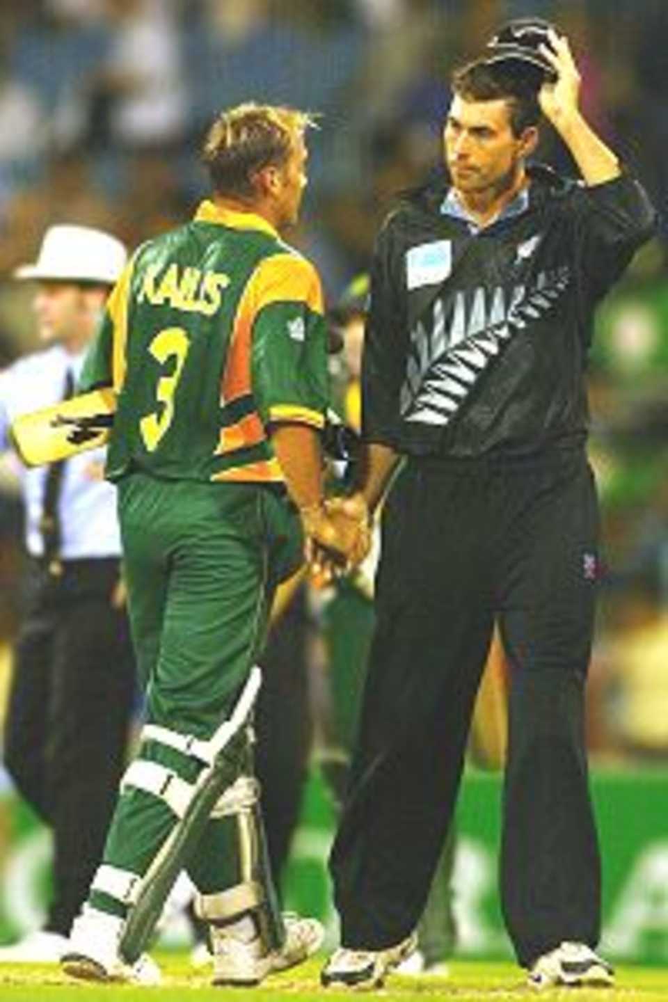 6 Feb 2002: Stephen Fleming of New Zealand congratulates Jacques Kallis of South Africa on his team's win, during the first final of the VB Series, played between New Zealand and South Africa at the Melbourne Cricket Ground, Melbourne, Australia.