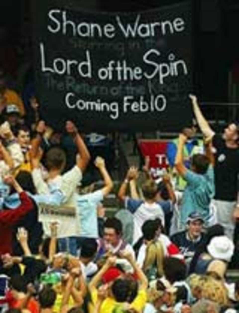 Fans hold a banner anticipating Shane Warne's return, 10th ODI, VB Series, Melbourne, January 29, 2004