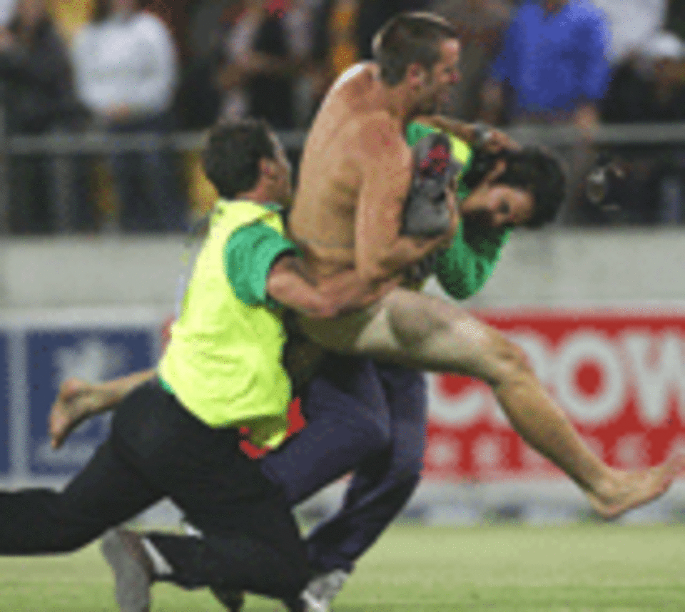 Stewards intercept a streaker, Australia v New Zealand, 1st ODI, Auckland, February 19, 2005