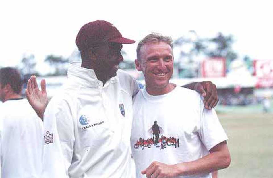 Allan Donald congratulates Walsh on his 500th Test wicket