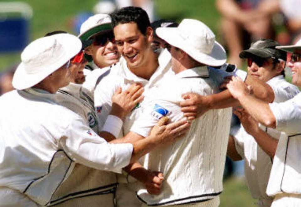Man of the Match New Zealand Daryl Tuffey is congratulated by teammates after capturing a Pakistani wicket, day 4, third Test, Hamilton 30 March 2001.