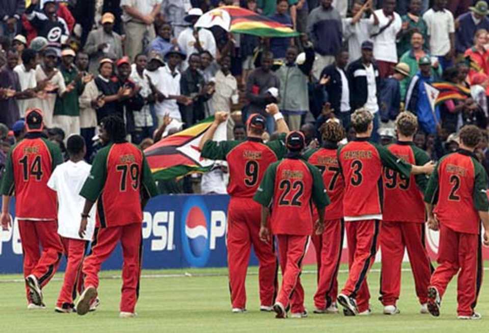 Zimbabwe cricket team walk around the grounds to celebrate qualifying to the Super Sixes