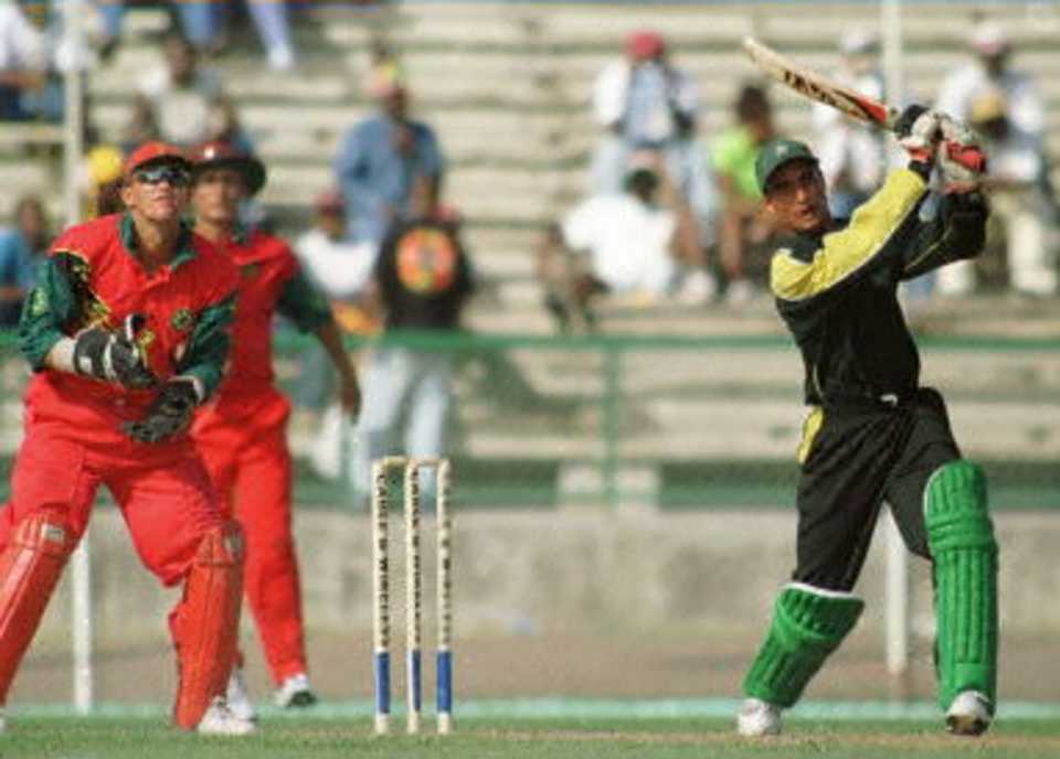 Pakistan's Imran Nazir (R) lifts Zimbabwean bowler Flowers (not pictured) for 06 during the Fifth Cable & Wireless One Day International 15 April 2000 at the Queen's Park Stadium in Grenada.