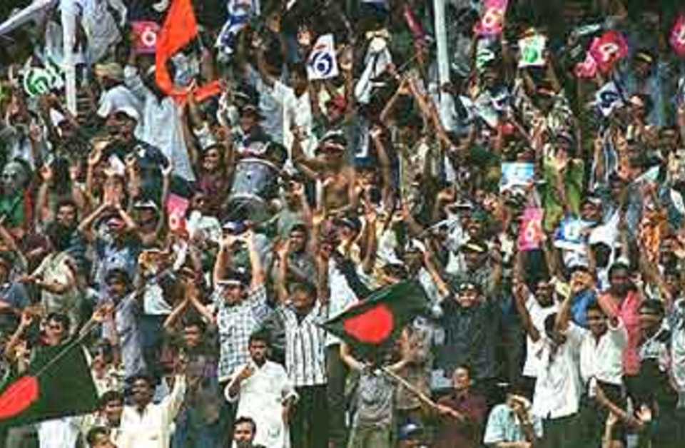 Local spectators at Dhaka's Bangabandhu National Stadium jubilate during the Bangladesh innings against India in the four-nations Asia Cup cricket. India beat Bangladesh by eight wickets. Asia Cup 1999/00, 2nd Match, Bangladesh v India, Bangabandhu National Stadium, Dhaka. 30-31 May 2000.