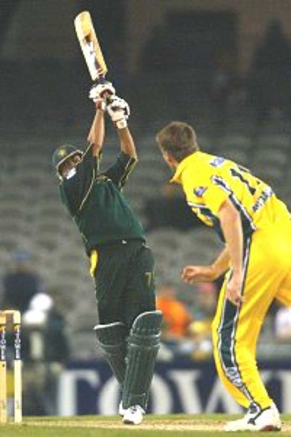 Younis Khan hits out against McGrath, Australia v pakistan, 2nd ODI, 2002