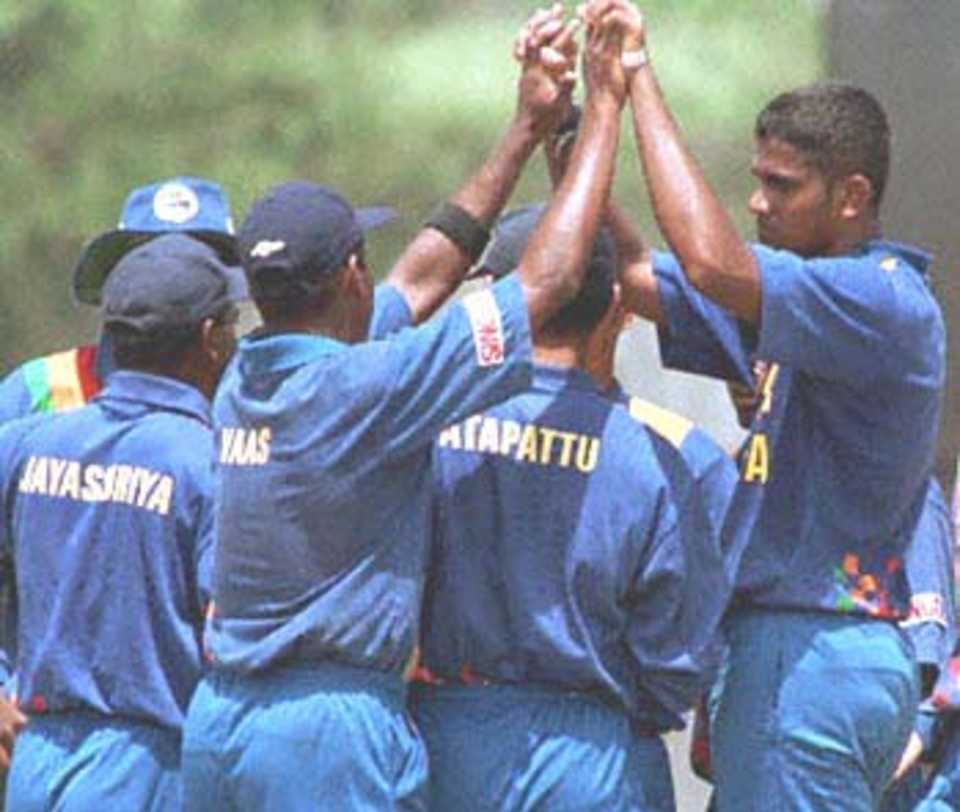 Sri Lanken bowler Nuwan Zoysa (R) celebrates with teammates during the Singer cup limited over cricket match against Pakistan in Galle, Sri Lanka 05 June 2000. Zoysa was named the man of the match as Sri Lanka beat Pakistan by five wickets.