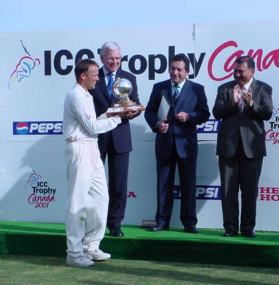 Lefebvre receives the ICC Trophy from Malcolm Speed