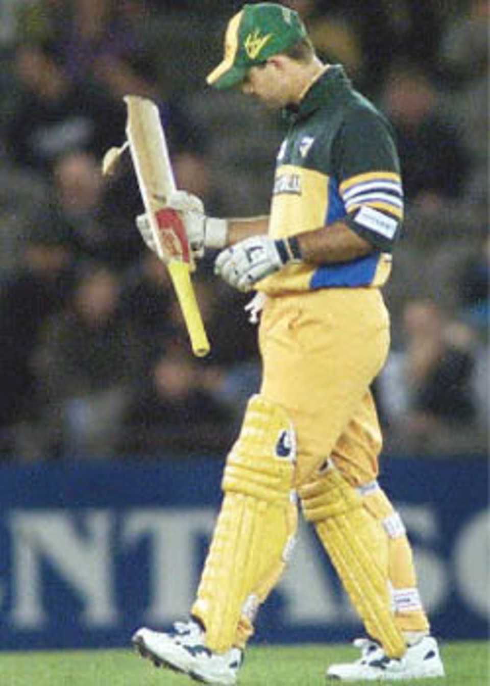 Australian batsman Ricky Ponting inspects his broken bat after attempting to smash a delivery from a South African bowler in an exciting climax to their one day cricket match being played under a closed roof at the Colonial Stadium in Melbourne. Being played in the middle of winter in Melbourne, Australia tied with South Africa's 226-8 but leads the three match series 1-0. South Africa in Australia, 2000/01, 2nd One-Day International, Australia v South Africa, Colonial Stadium, Melbourne, 18 August 2000.