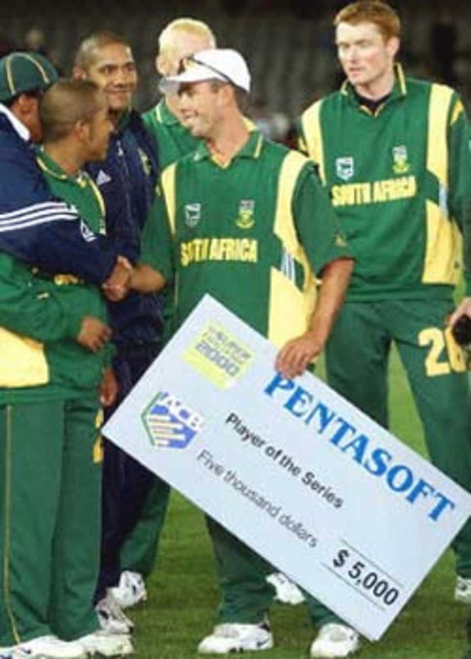 South African bowler Nicky Boje (C) is congratulated by his teammates after winning player of the match and the series against Australia after their one-day cricket match played under a closed roof at the Colonial Stadium in Melbourne. Being played in the middle of winter in Melbourne, South Africa scored 206-7 from their 50 overs and restricted Australia to 198-9 to draw the three match series 1-1 with one game tied. South Africa in Australia, 2000/01, 3rd One-Day International, Australia v South Africa, Colonial Stadium, Melbourne, 20 August 2000.