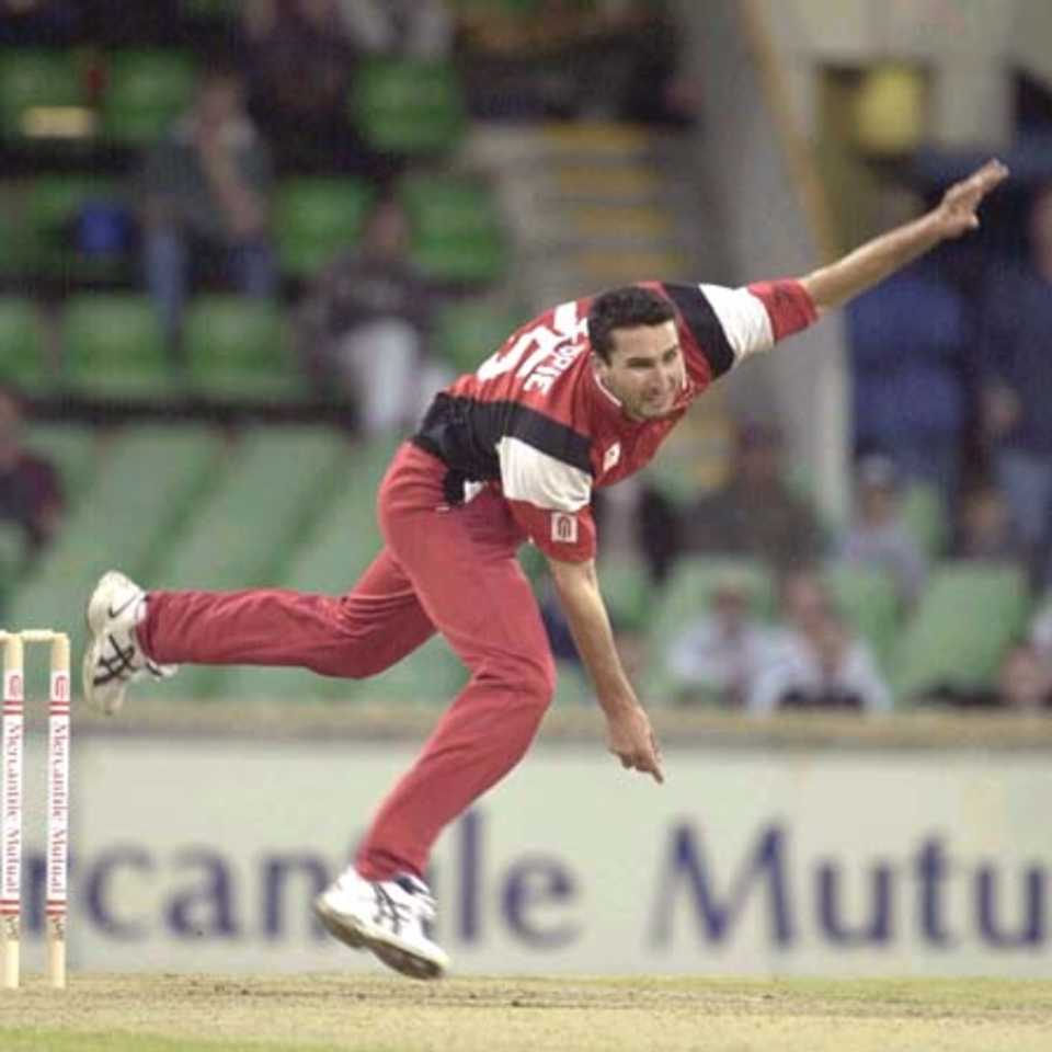 20 Oct 2000: Jason Gillespie of South Australia in action during the Mercantile Mutual Cup match between the Western Australian Warriors and South Australian Redbacks at the WACA ground in Perth, Australia.