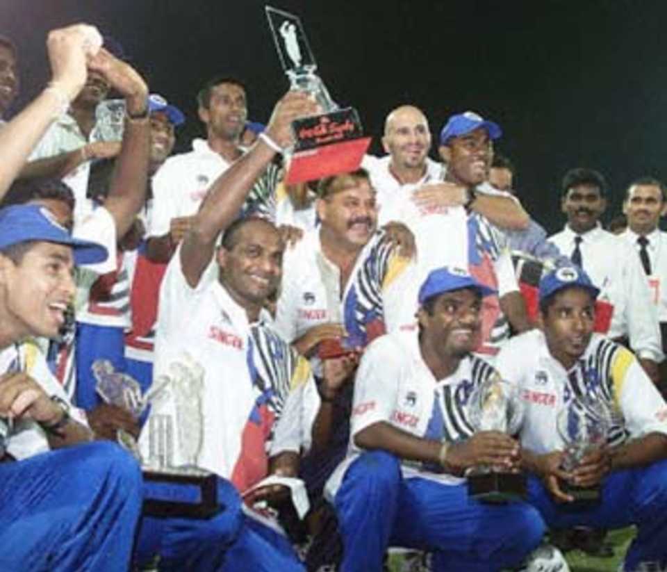 The victorious Lankan team celebrates with gusto after thrashing India to win the Coca Cola Champions Trophy, 2000/01, Final, India v Sri Lanka, Sharjah C.A. Stadium, 29 October 2000.