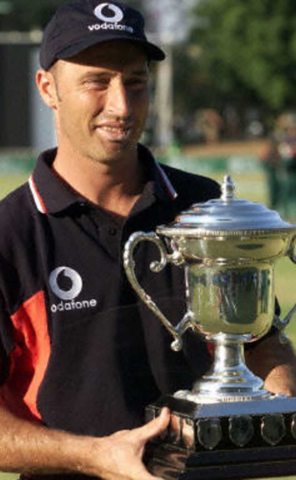 Nasser Hussain with the Trophy after England defeat Zimbabwe 5-0
